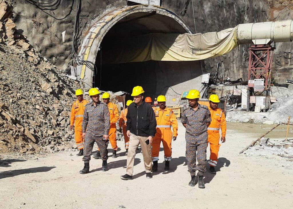 uttarkashi-tunnel-collapse_1699949919-1024x731 उत्तरकाशी सुरंग में ड्रिलिंग की ऑगर मशीन में आई खराबी